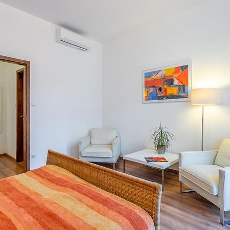 Central Avenue Apartment Budapest Bagian luar foto