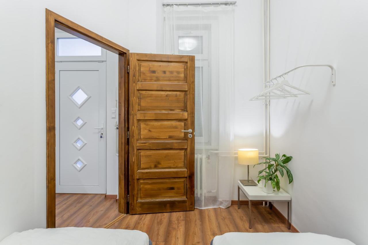 Central Avenue Apartment Budapest Bagian luar foto